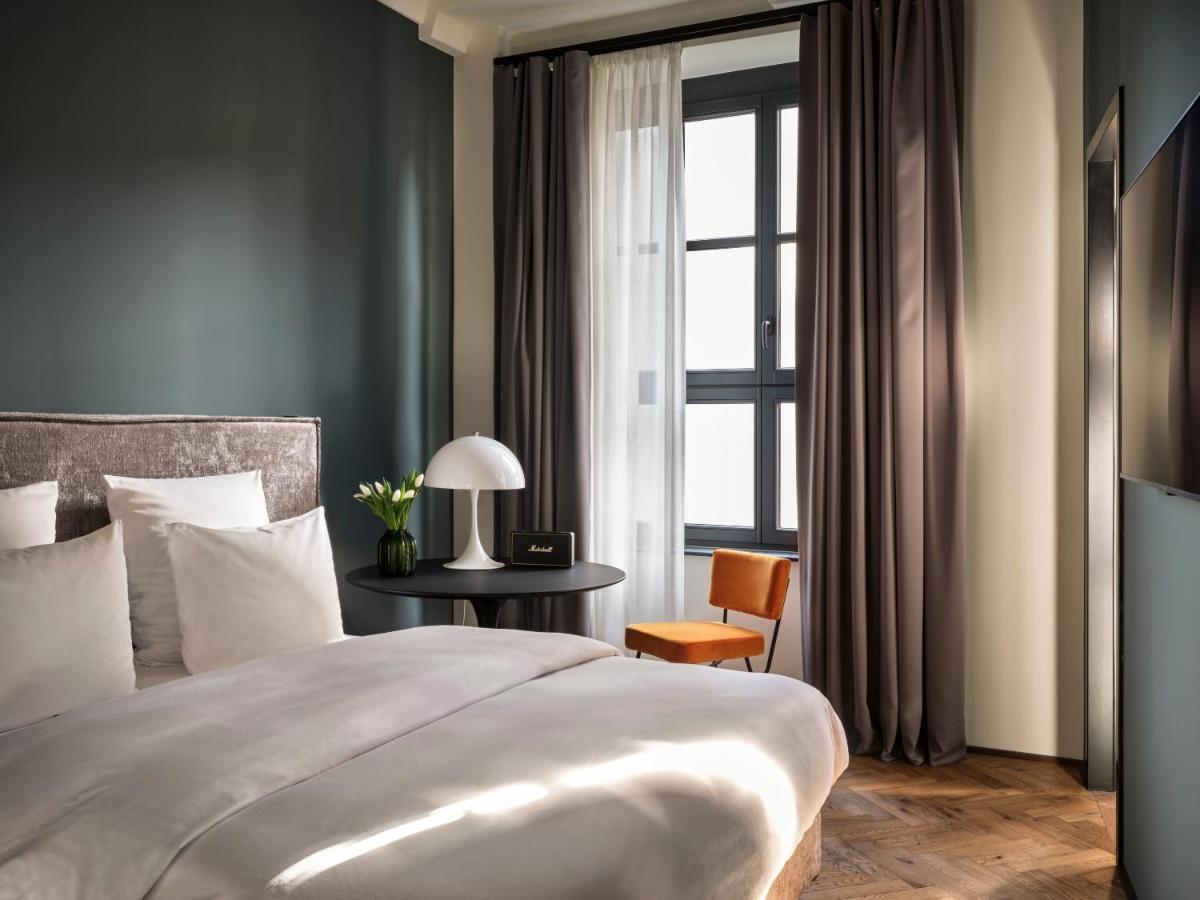 Sly Berlin Hotel Buitenkant foto Deluxe room