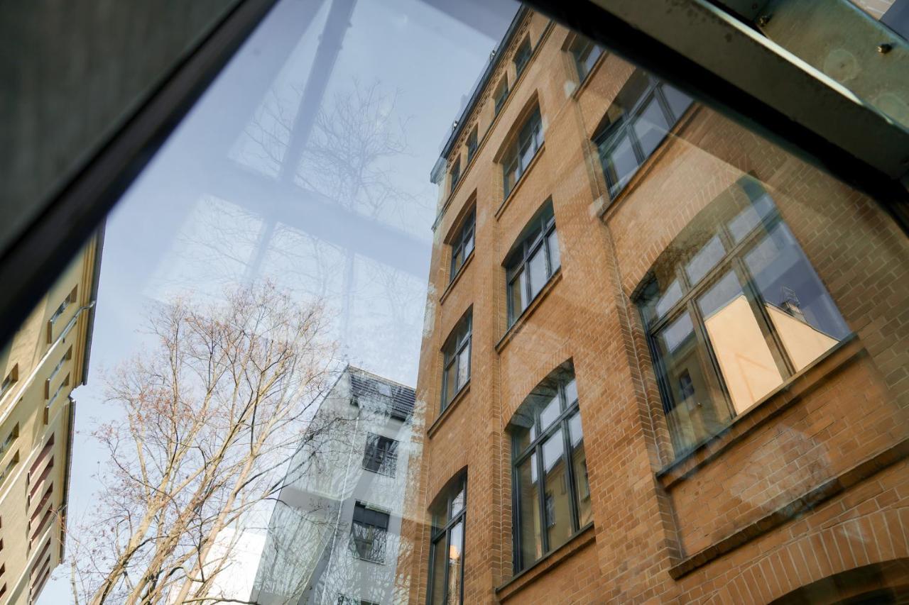 Sly Berlin Hotel Buitenkant foto The building of the Institute of Theoretical Physics