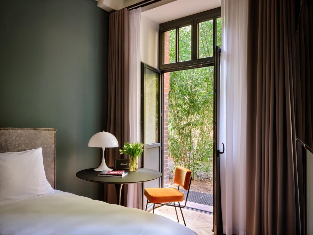 Sly Berlin Hotel Buitenkant foto A room at the Hotel