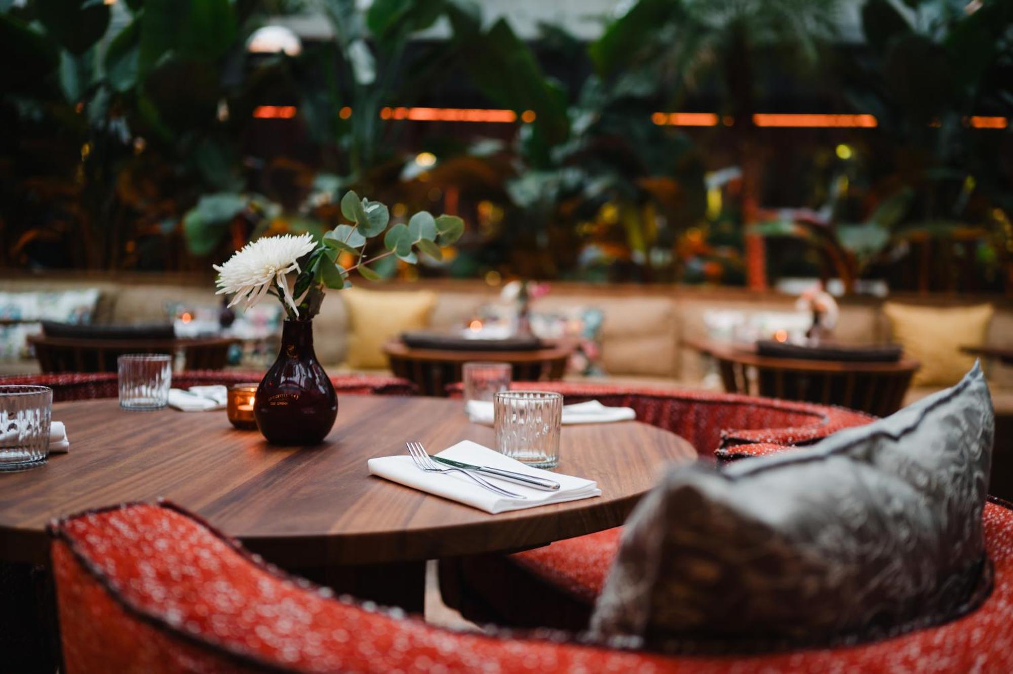 Sly Berlin Hotel Buitenkant foto Restaurant interior
