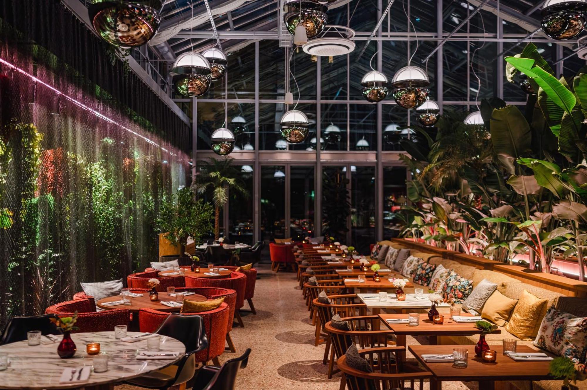Sly Berlin Hotel Buitenkant foto Restaurant Botanica