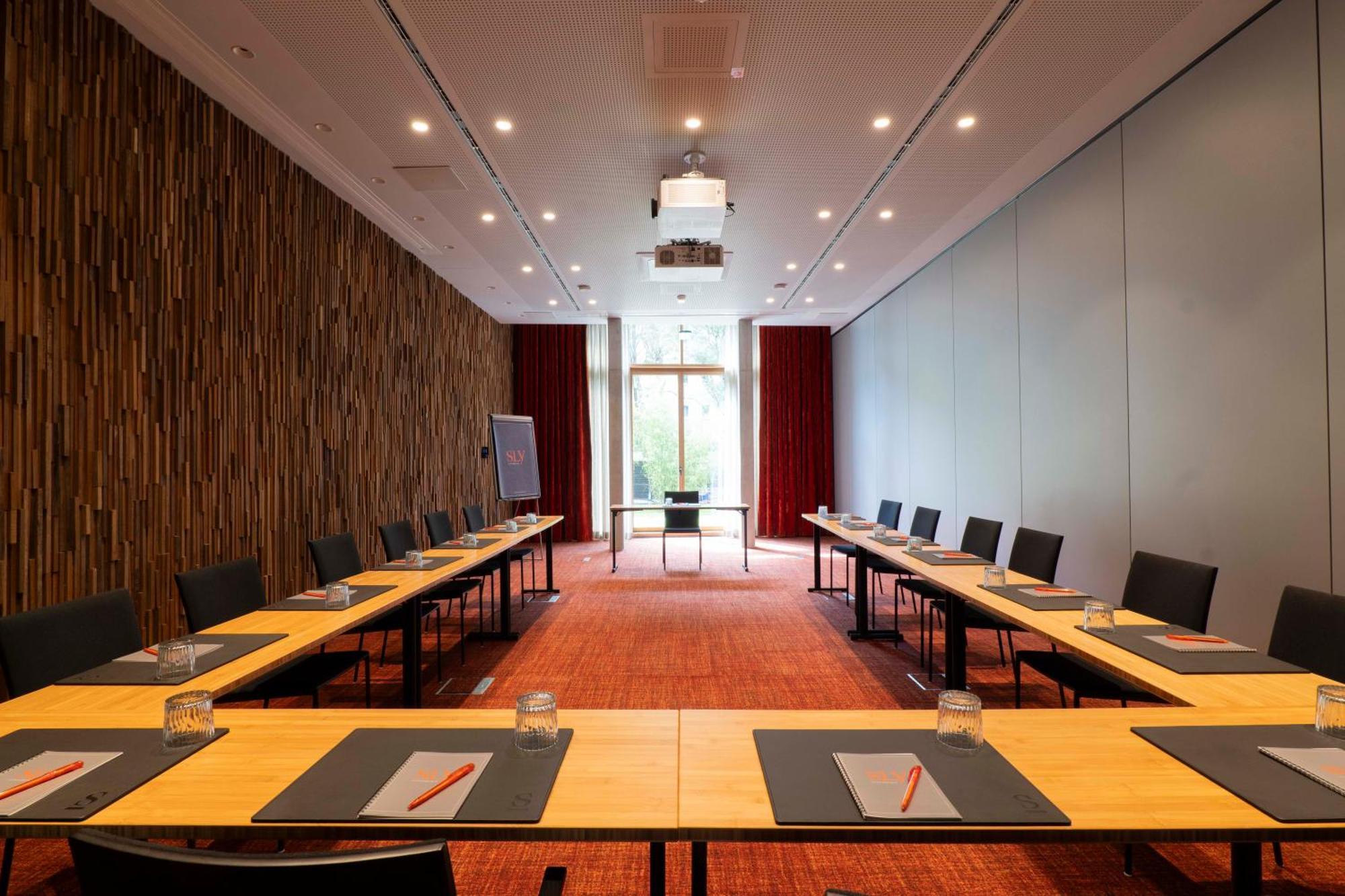 Sly Berlin Hotel Buitenkant foto Meeting room