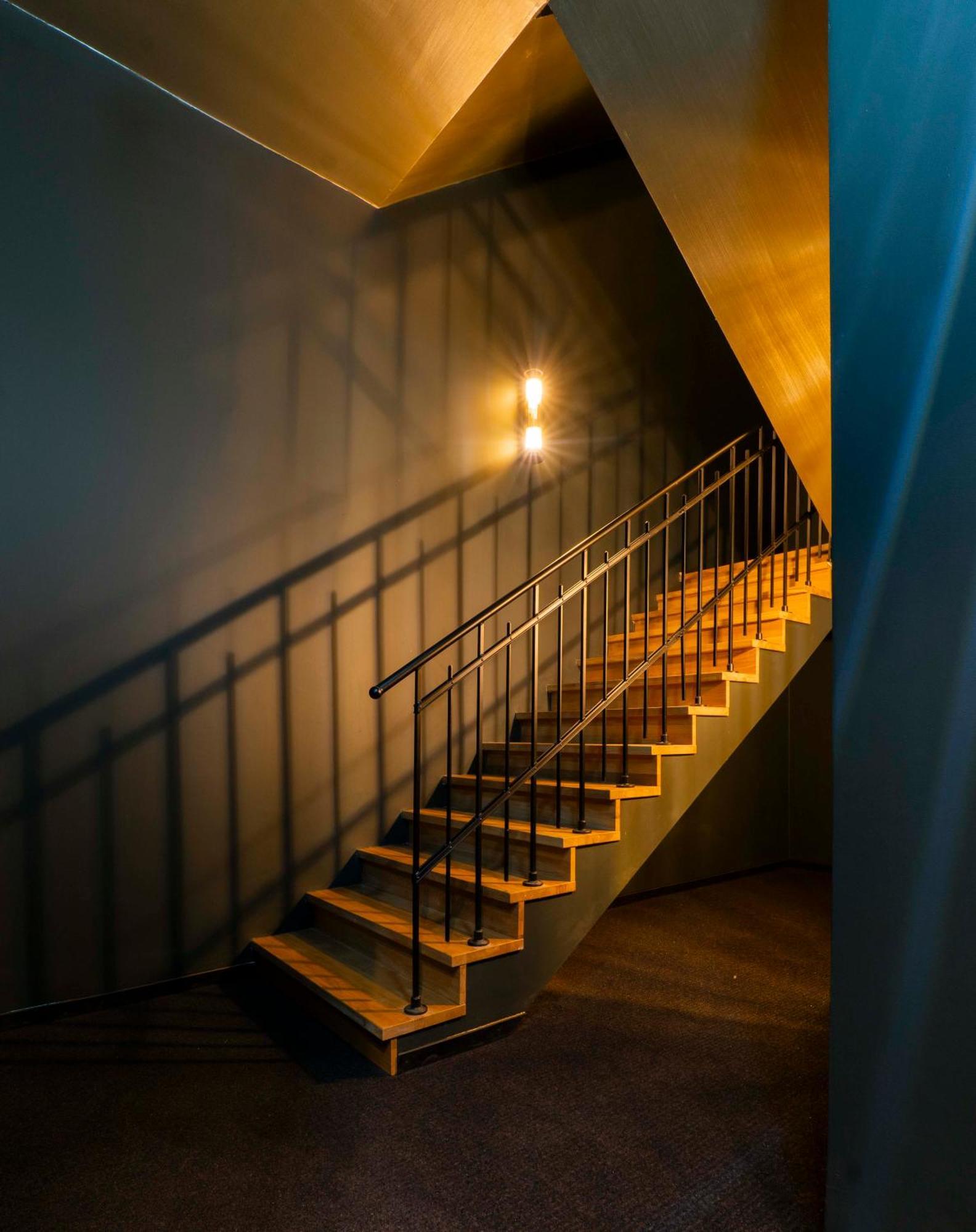 Sly Berlin Hotel Buitenkant foto Stairs in the building