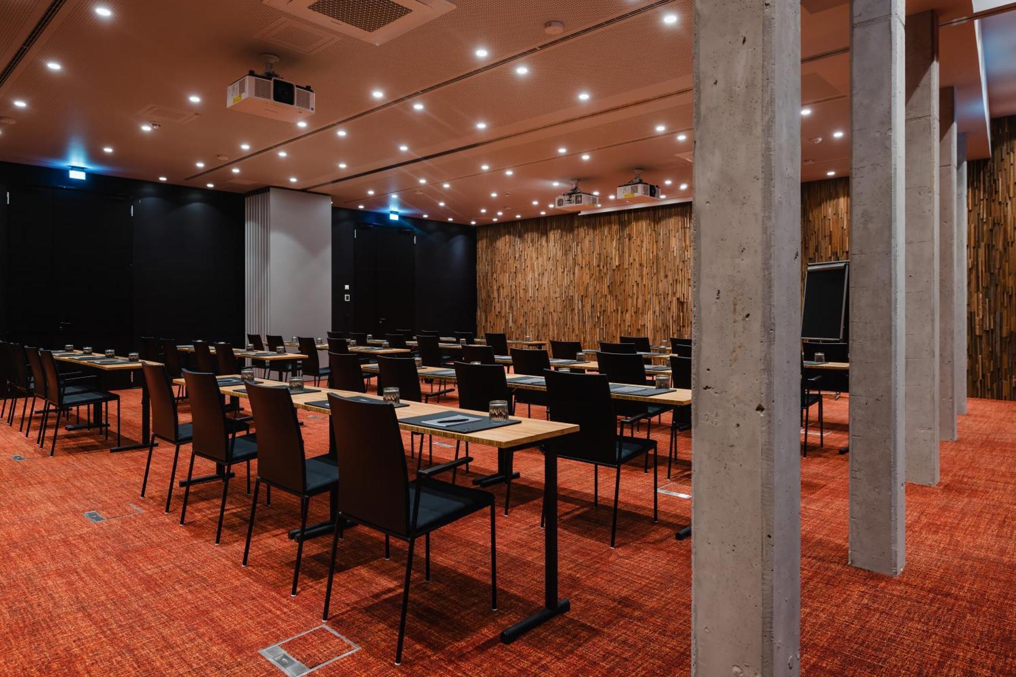Sly Berlin Hotel Buitenkant foto The conference centre